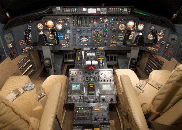 737 600 cockpit