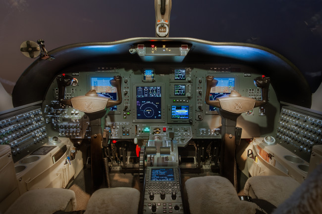 525A-0506 Cockpit